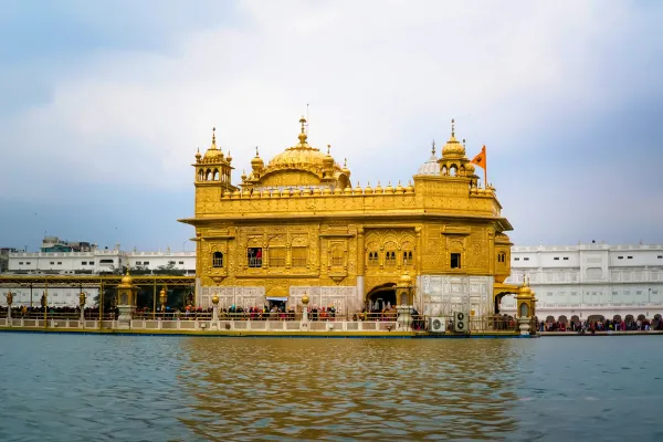 Golden Temple Amritsar landmark illustrating Ogaan Laminates regional distribution in Punjab